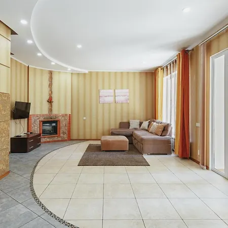 公寓 Big Own House In Otrada 敖德萨