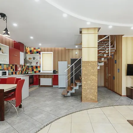Big Own House In Otrada 公寓